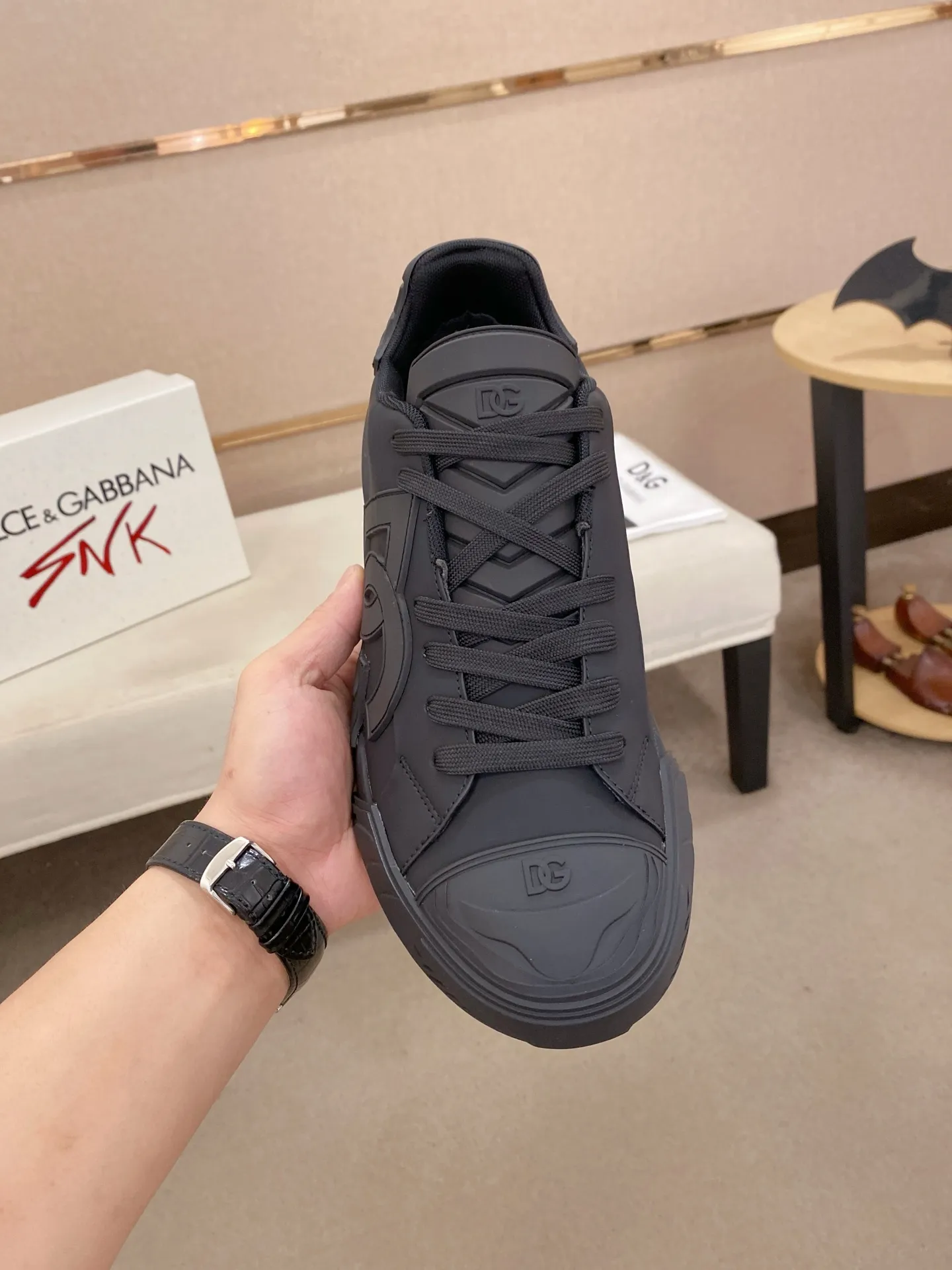 Men's shoes 💰: 660💰 (top quality) The latest sports style DG hot model recommendation, 👉 first launch of men's shoes 😻 I am really crazy about it, top design, impeccable comfort, absolute best-seller, imported cowhide upper, full cowhide lining🐂. Original replica, the latest cool outsole 💥👟Number of codes: 38-44 (45/custom-made, non-refundable)